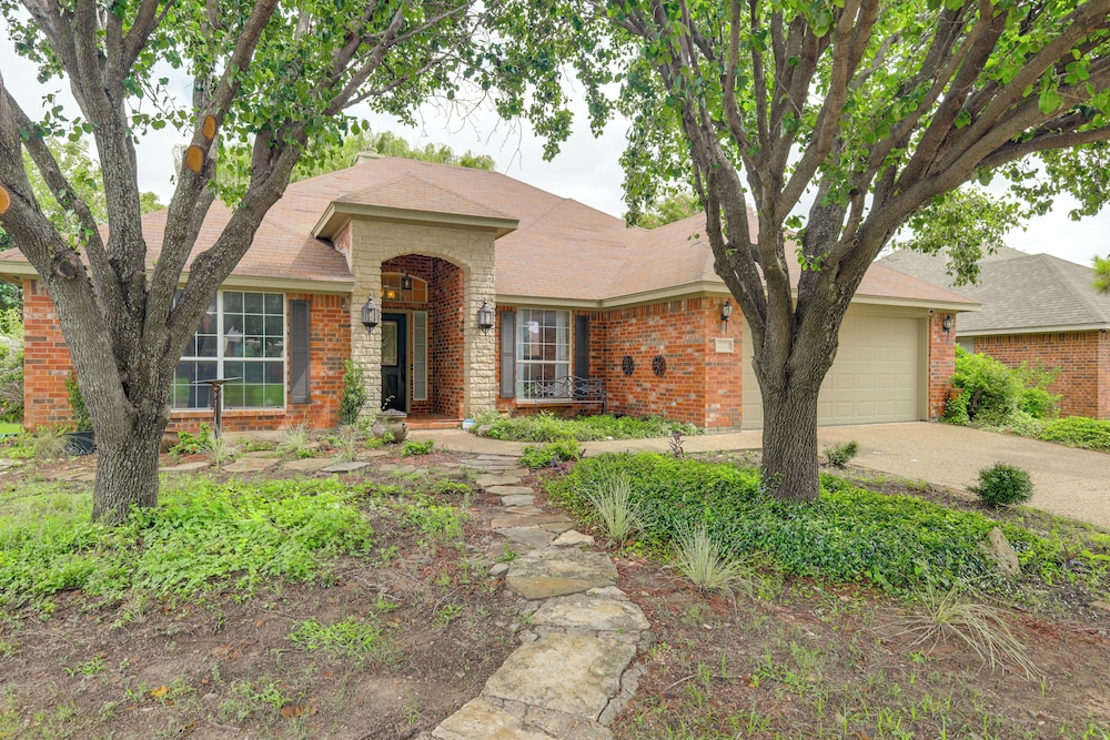 DFW Fun Awaits: Family Home in Crowley!