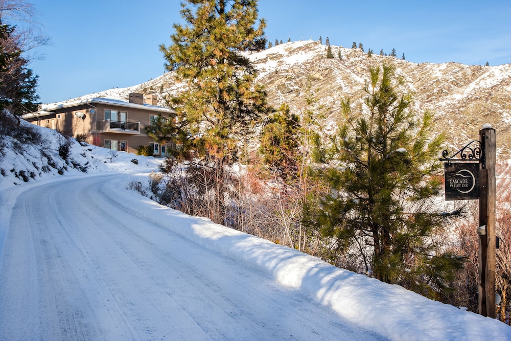 Cascade Valley Inn