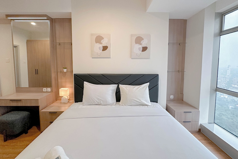Stunning And Simply 2Br At Grand Sungkono Lagoon Apartment