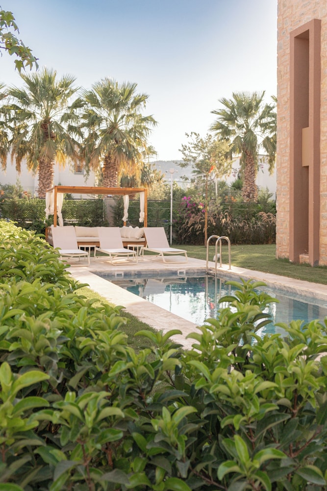 Mimosa Mansions