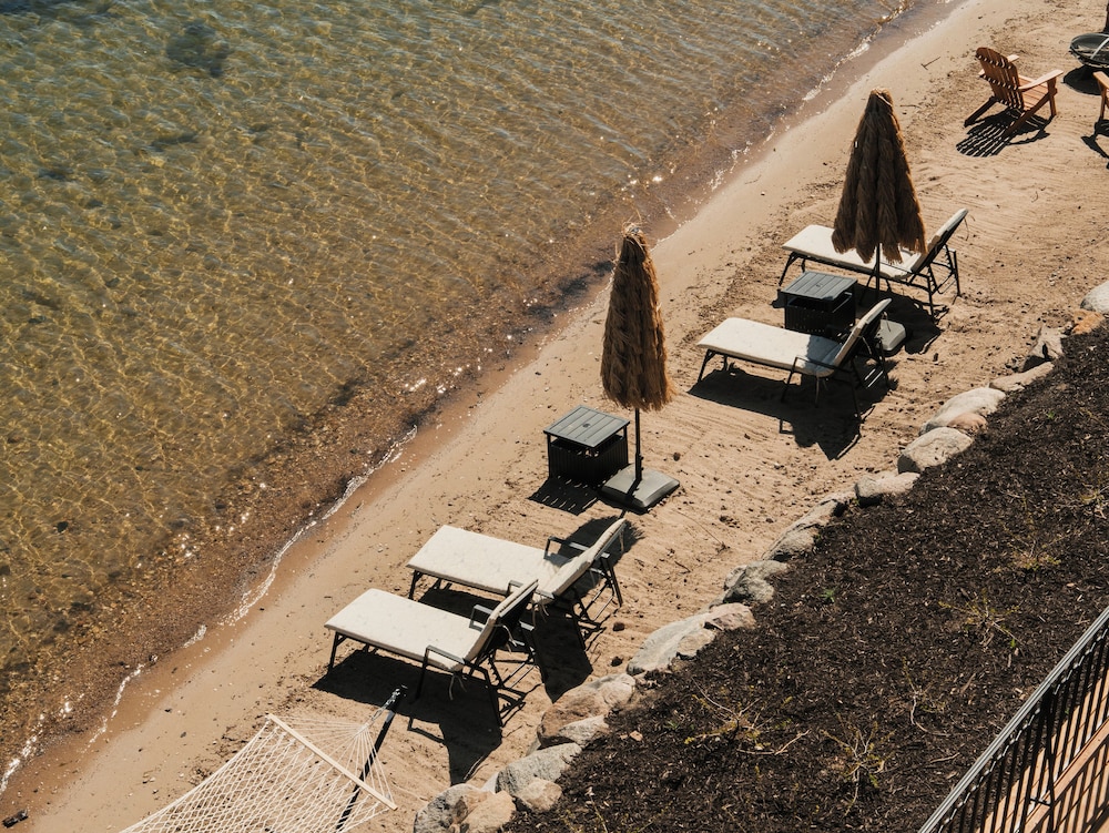 The Shoreline Hotel