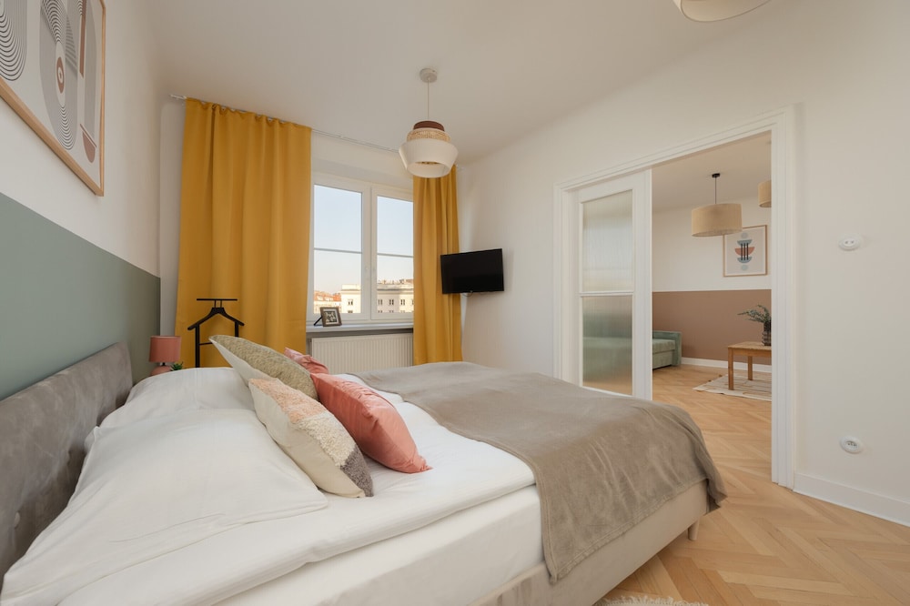 Apartment for 6 in the Heart of Warsaw view 5