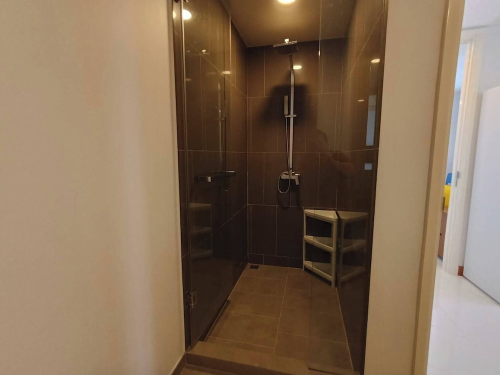 Luxury Large One Bedroom Seaview Serviced Apartment at Wongamat, Pattaya