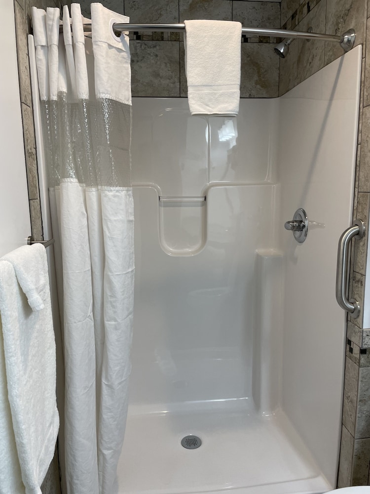 All Star Inn & Suites