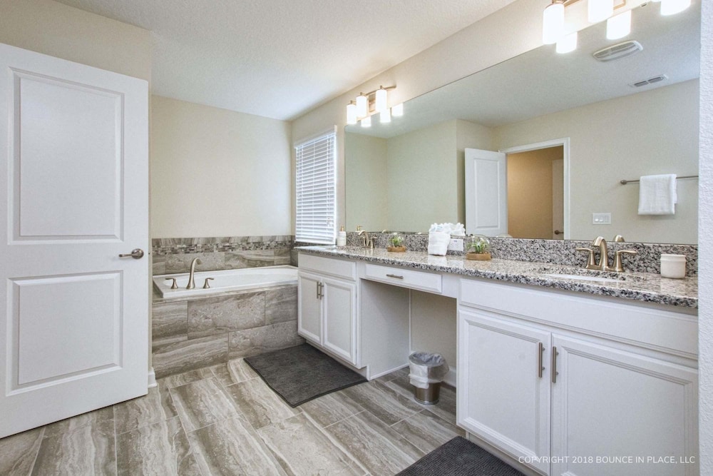 Stunning 5BD Home Private Pool and Spa Game Room, Billede 20