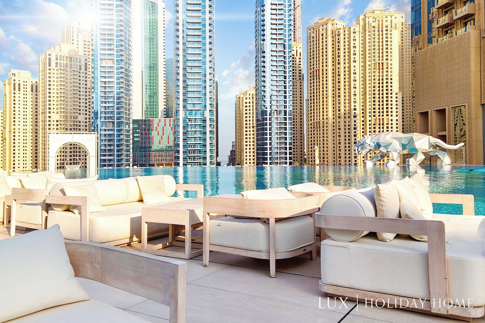 LUX | The JW Marina Suite