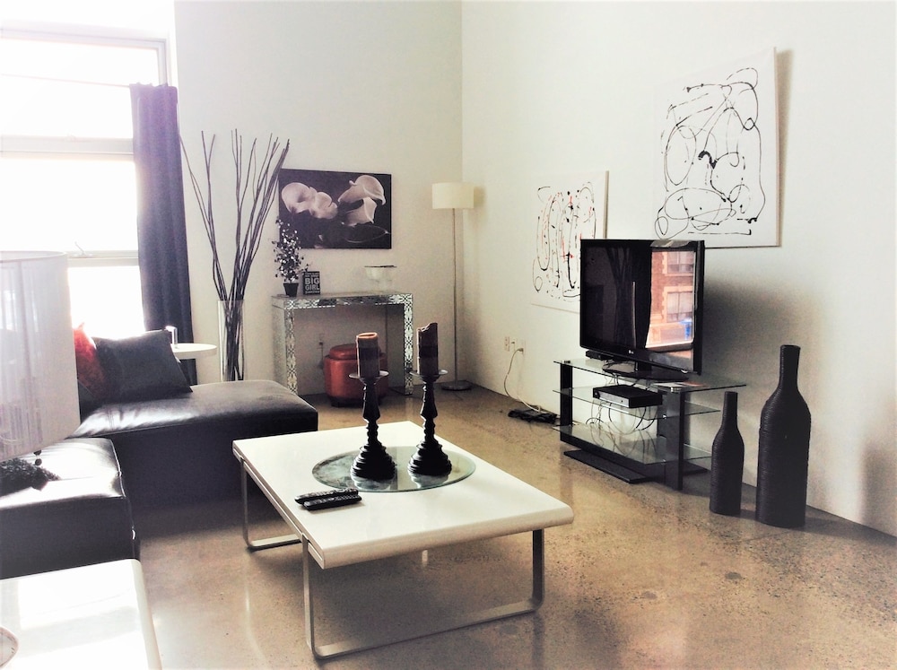 Downtown Executive Condo Loft - Image 1