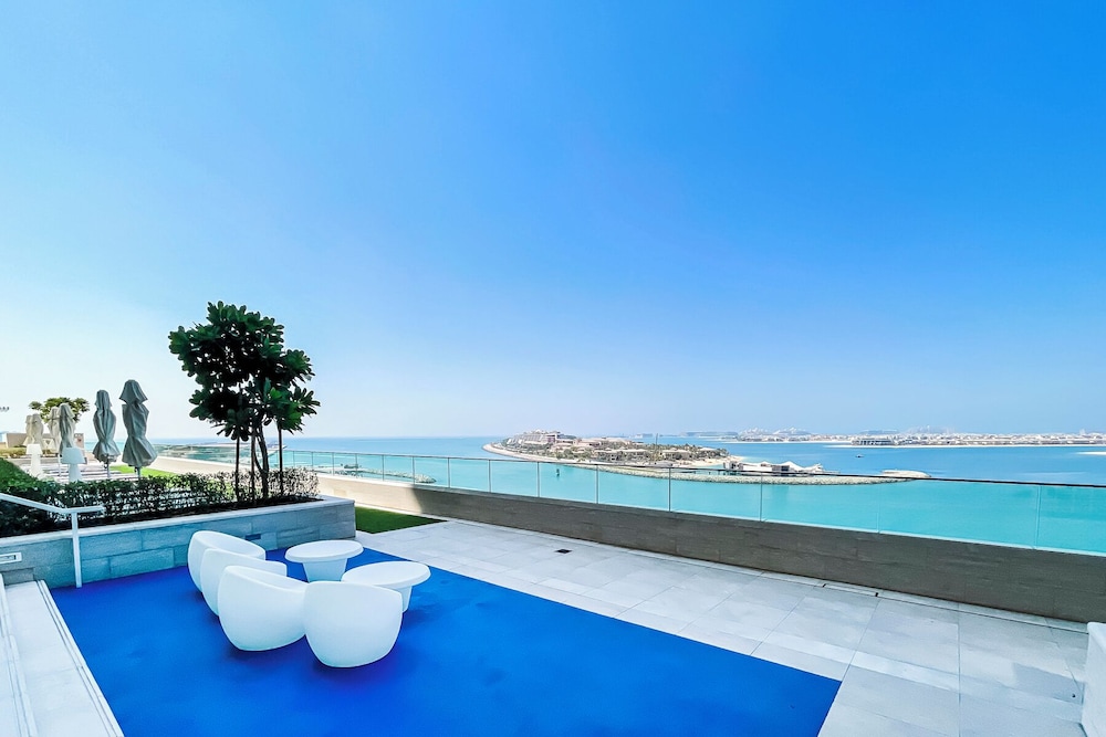 Luxurious 1BR in Beach Vista