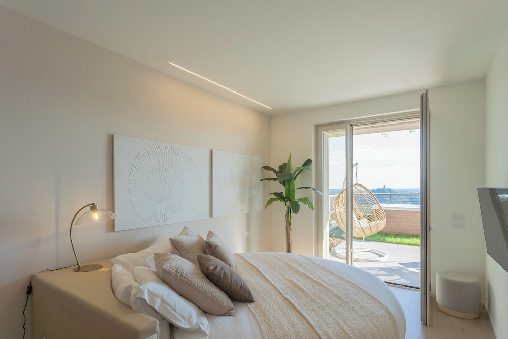 La Vista Bonita by Rent all Como