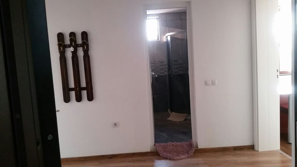 Immaculate Studio Apartment in Aleksandrovo view 4