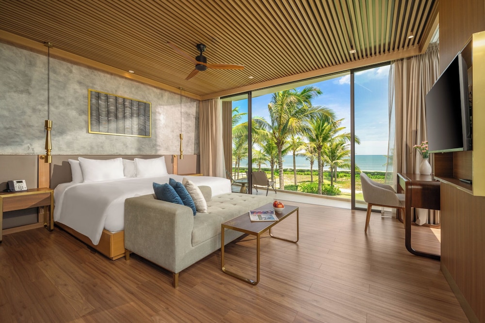 Aqua Vista Hoi An Beachfront Villas