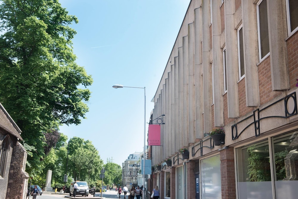 Celador Apartments - Sussex House Serviced Apartments