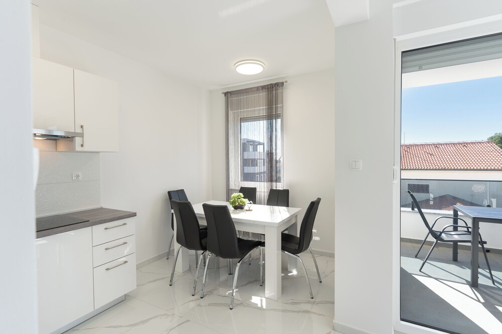 Meridian Pool Residences