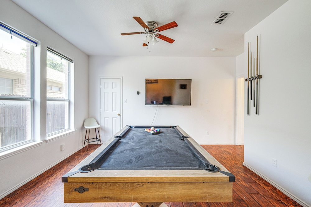 3 Mi to Dfw: Pet-friendly Euless Home