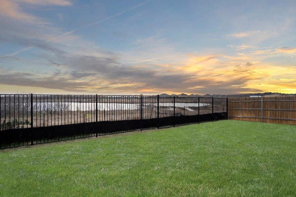 @ Marbella Lane - Amazing 4BR Lakeview Home