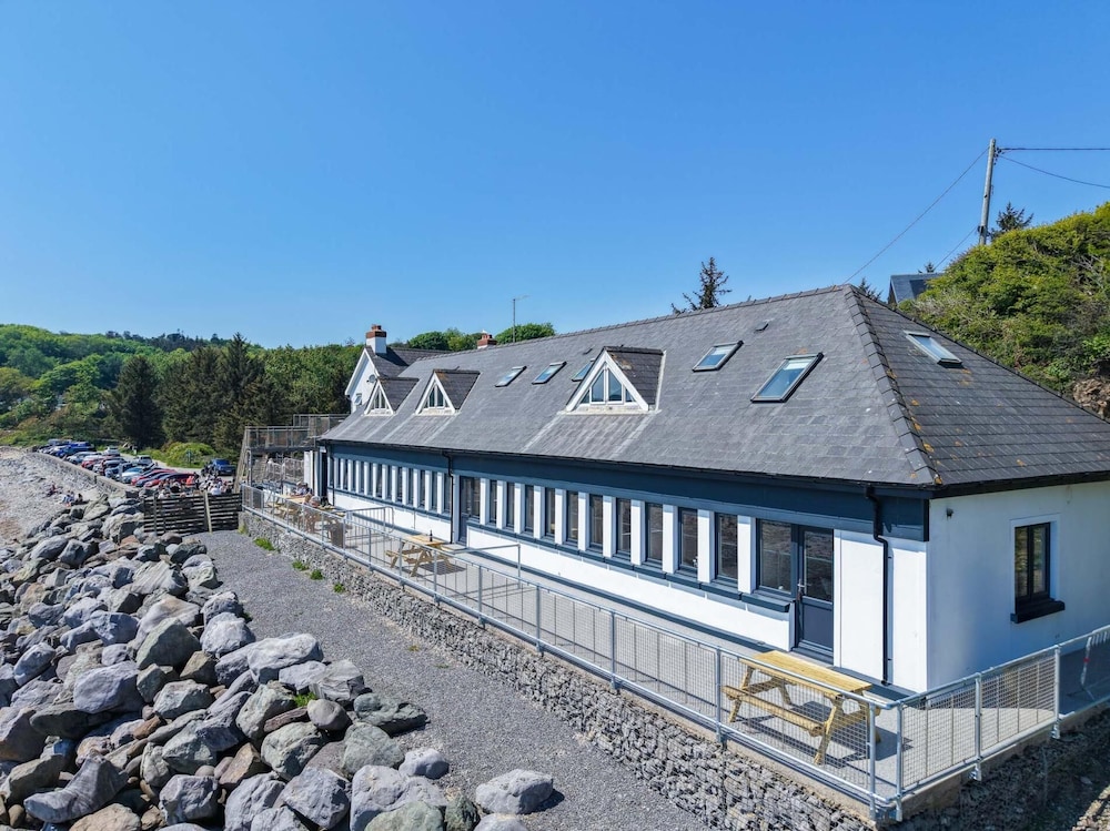 Waterfront 2 - 2 Bedroom Apartment - Wisemans Bridge
