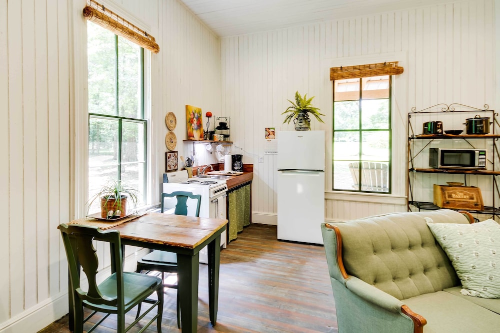 McComb Vacations - Historic Vacation Rental in Mccomb w/ River Access - Property Image 6