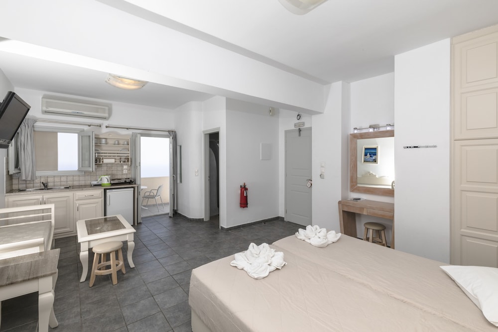 Erato Apartments