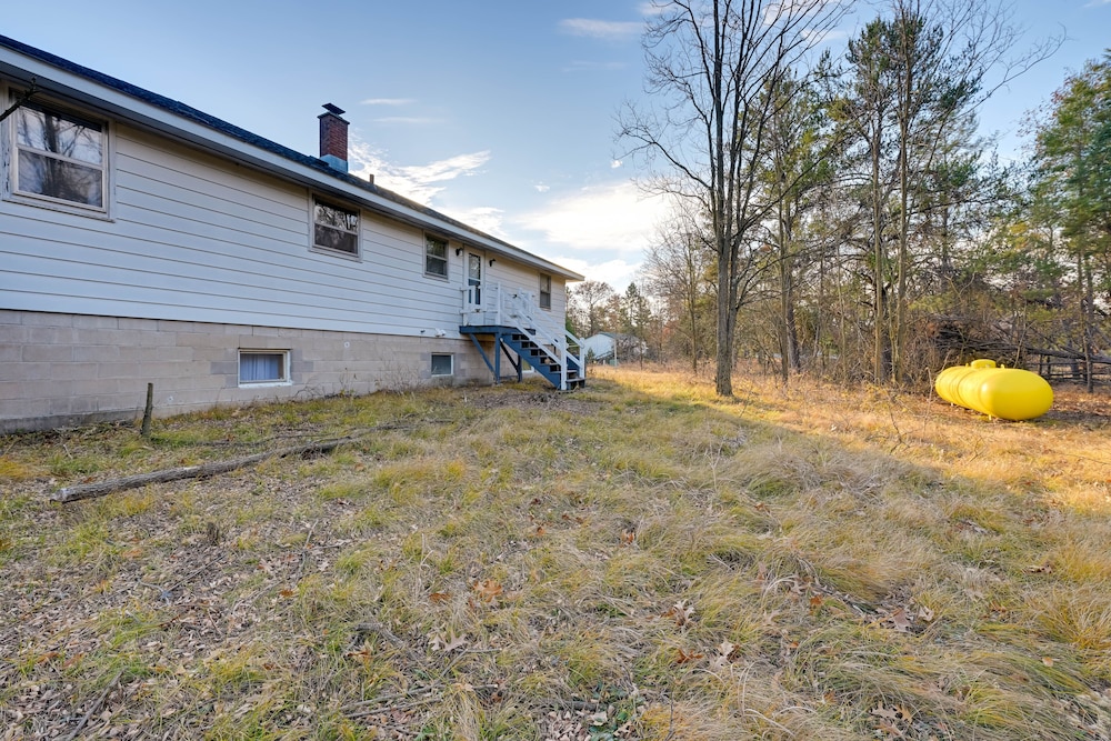 Peaceful Necedah Retreat: 3 Mi to Lakes! view 4