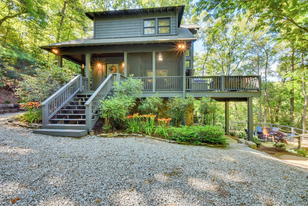 Fish, Hike & Swim: Lake Burton Retreat w/ Hot Tub!