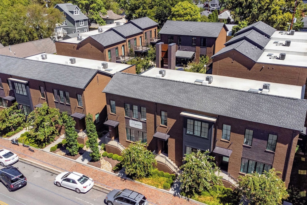 The Magnolia 2 by Avantstay Germantown Balcony