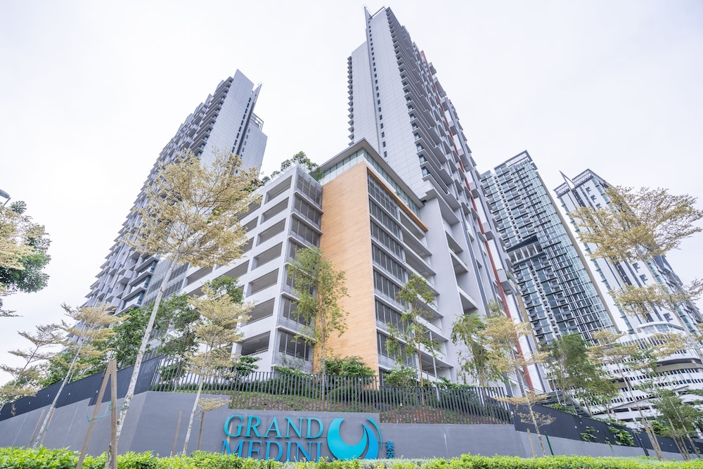 OYO Home 89720 Marvelous 1brGrand Medini photo 1