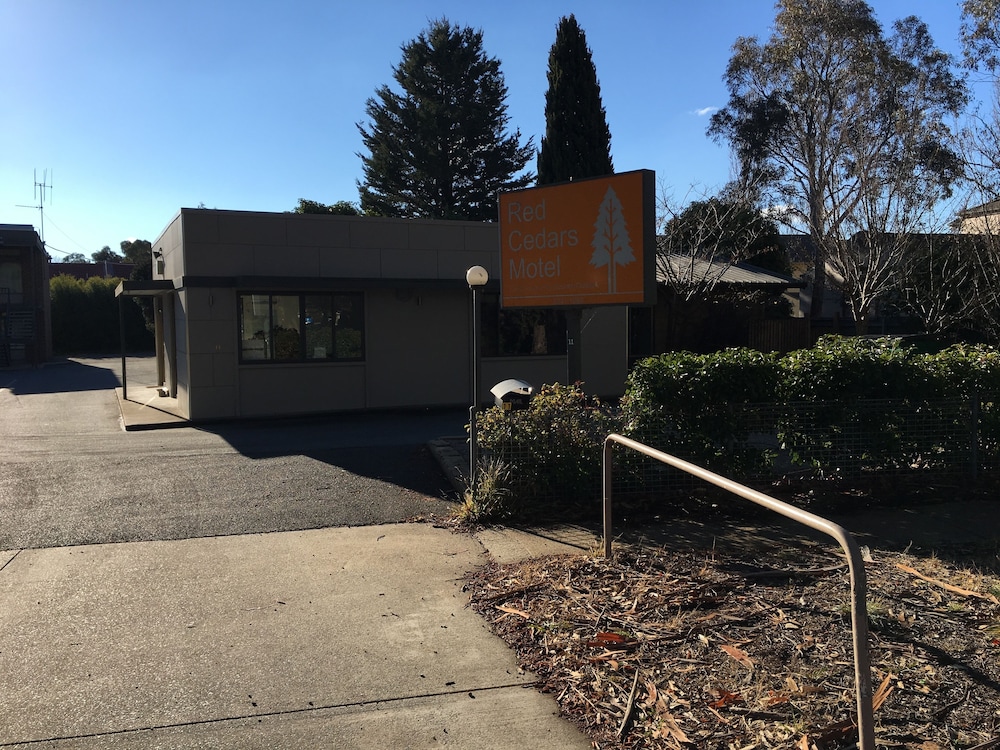 Red Cedars Motel