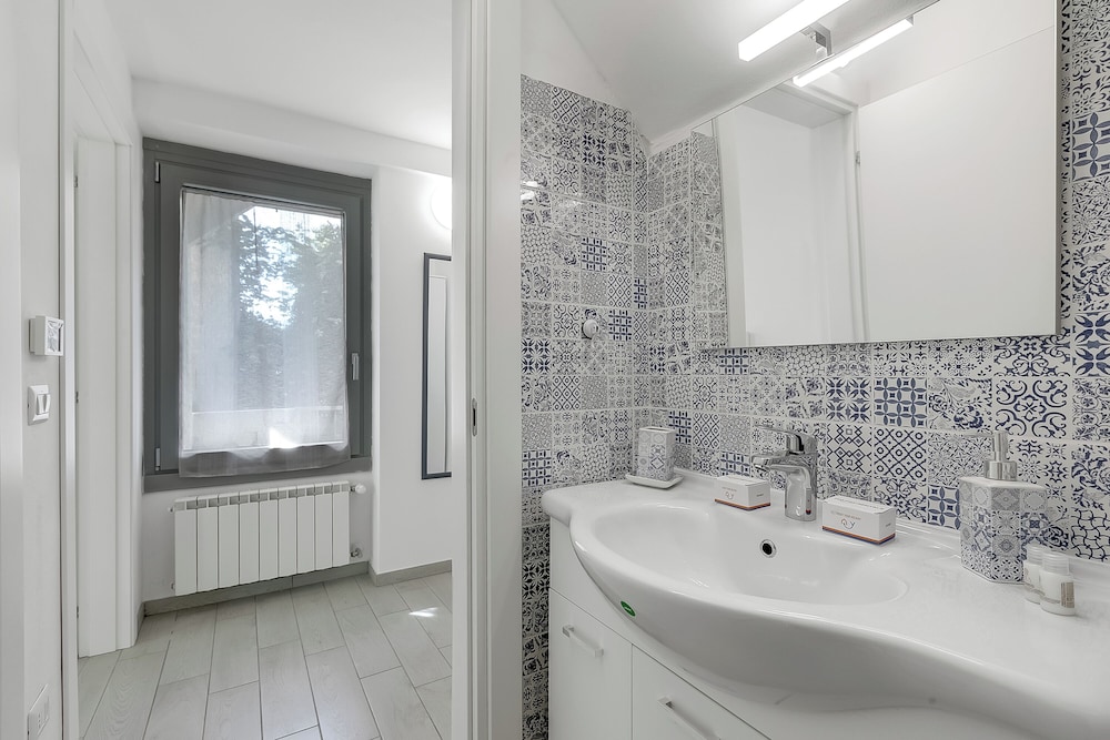 Iris Apartment