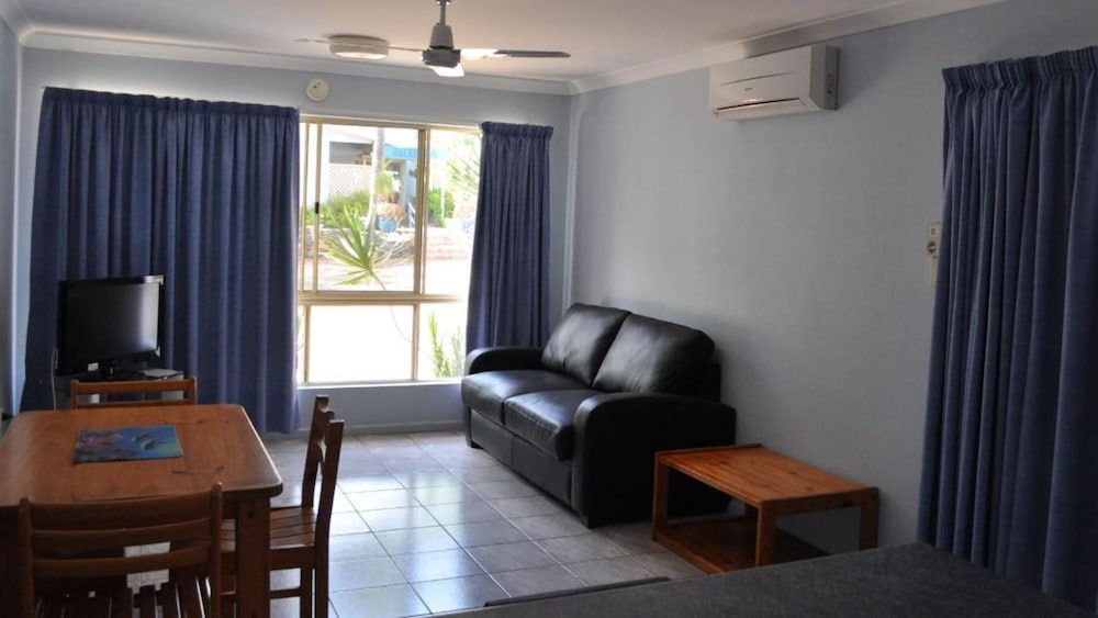Palm Valley Motel and Self-contained Holiday Units