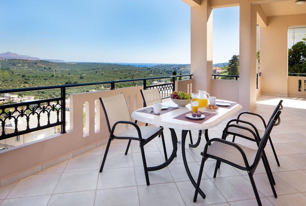 Iconic Villa With Private Pool and sea View