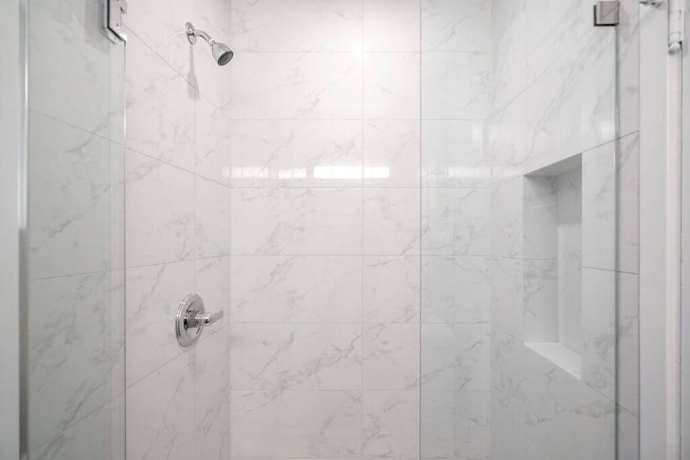 Newly Reno d 2 Bdrm Kitsilano - Centrally Located - Image 2