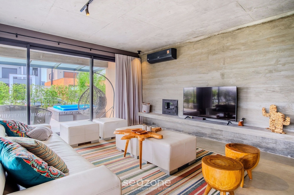 Modern House With Pool Next to Surfland Roi00