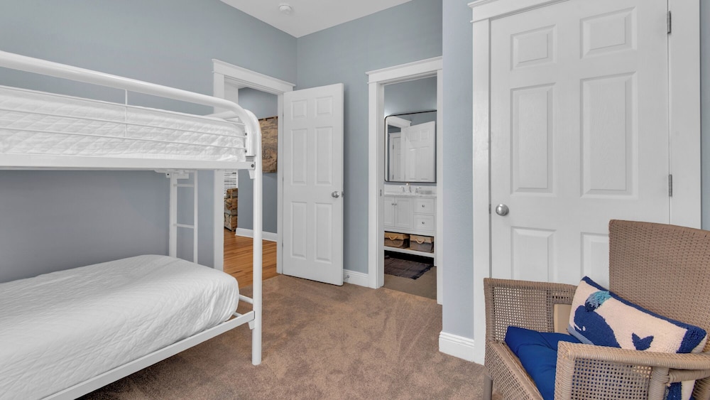 2 Minutes to the Gulf - Sleeps 10 in Seagrove Beach view 4