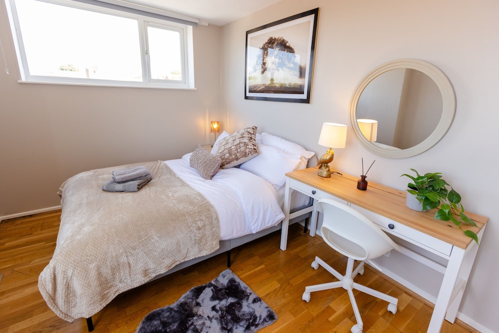 Guildford Town Centre Apartment 55 Tv, Netflix