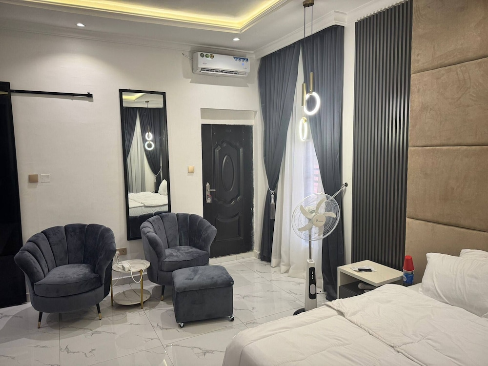 Serene Oasis in Lagos - Private Pool & Relaxing Ambiance
