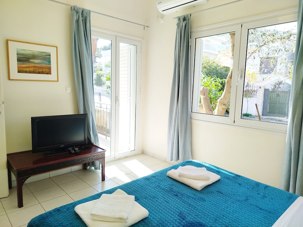 Two Bedrooms House Near Athens Airport