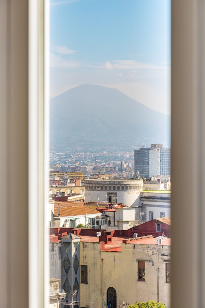 Sunny Panoramic Apartment by Napoliapartments
