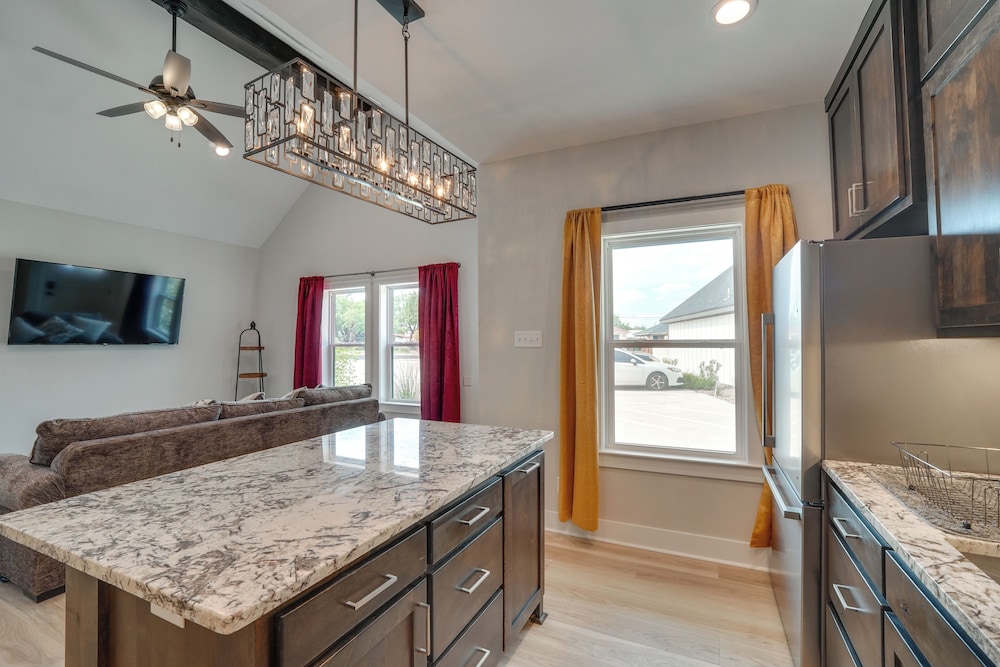 Brand-new Home 2 Mi to Shannon Med Center!
