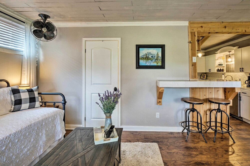 Charming Lake Travis Cottage 20mi to Dtwn Austin - Property Image 6