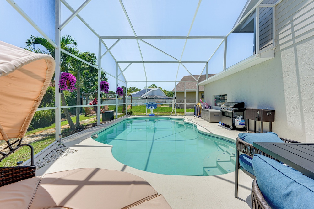 Hot Tub & Movie Theater: Family Oasis in Kissimmee