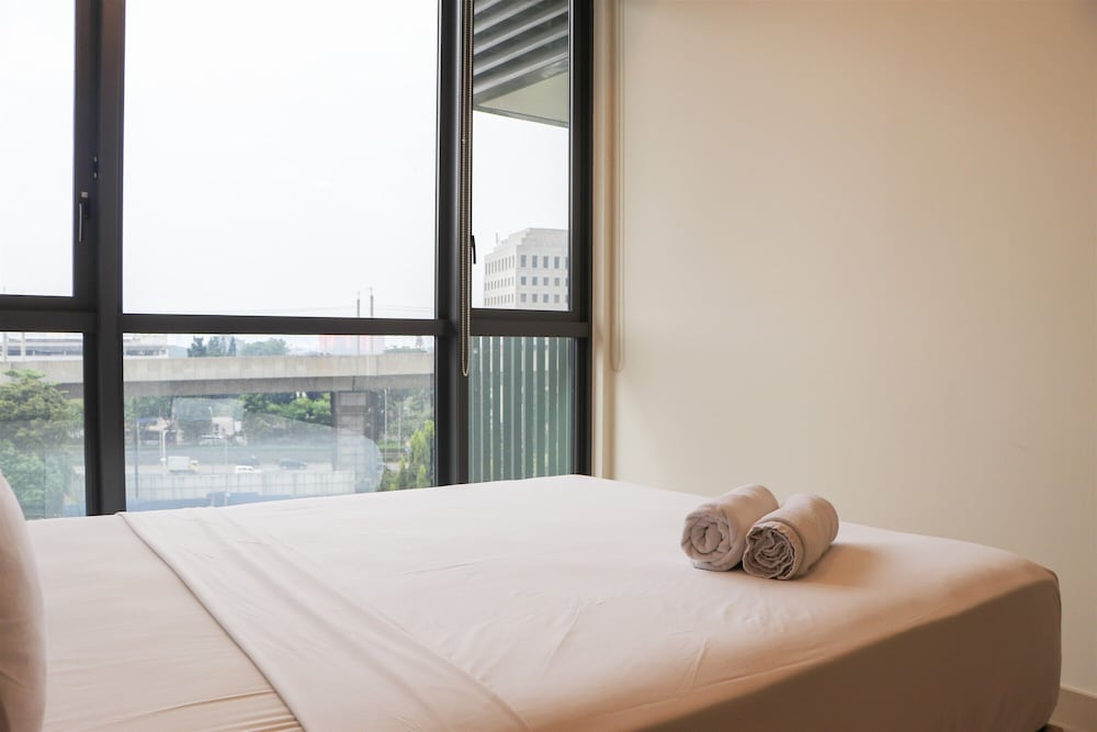 Nice And Elegant 1Br Apartment At Arumaya Residence