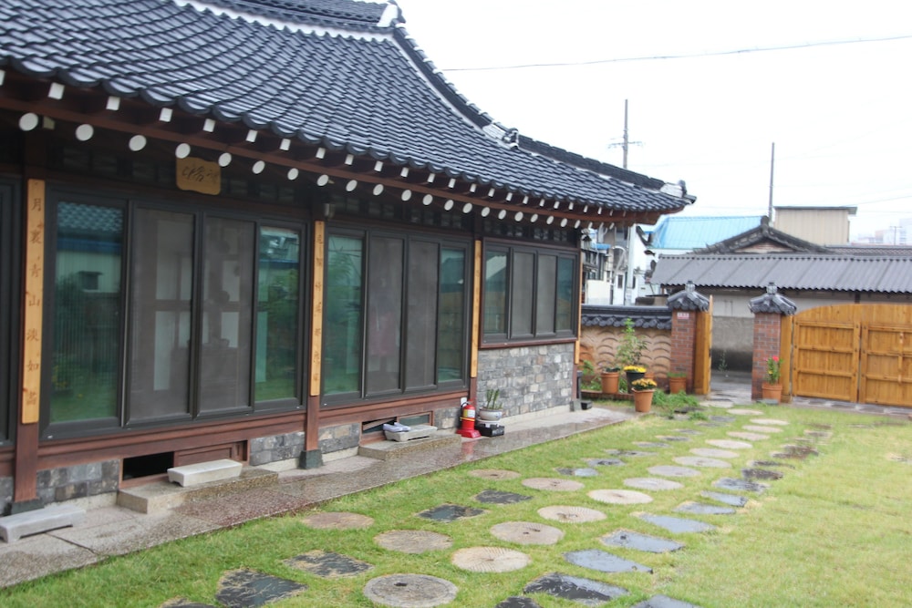 Photo 33