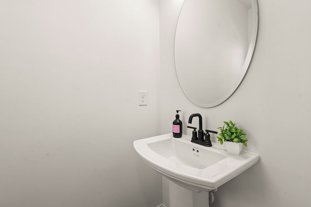 Luxe 3BR Townhouse to Uptown Charlotte
