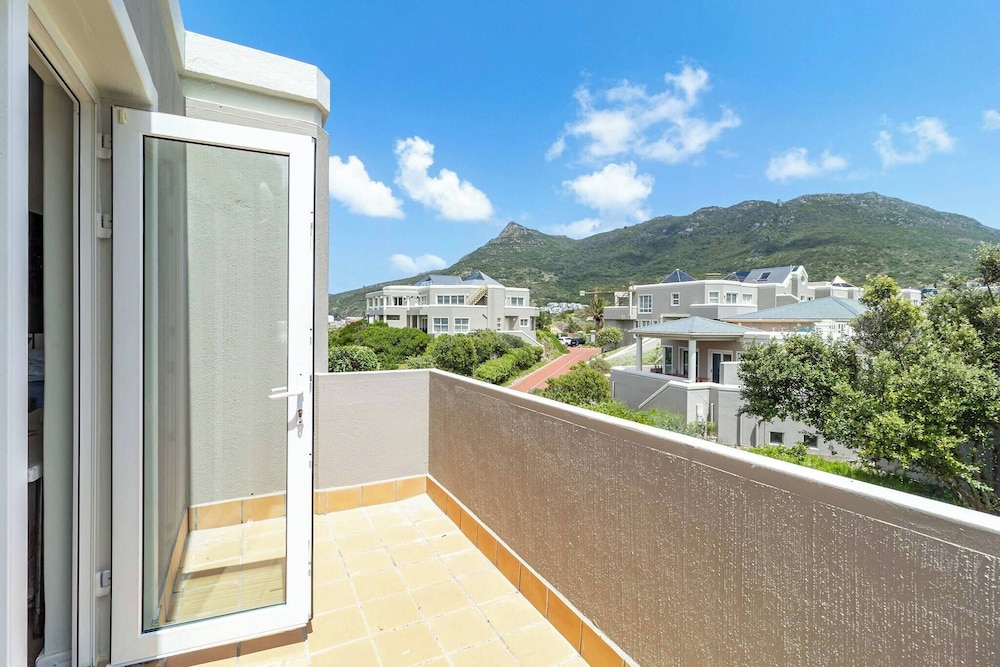 Beachfront Villa Sea Breeze, Hout Bay, Cape Town