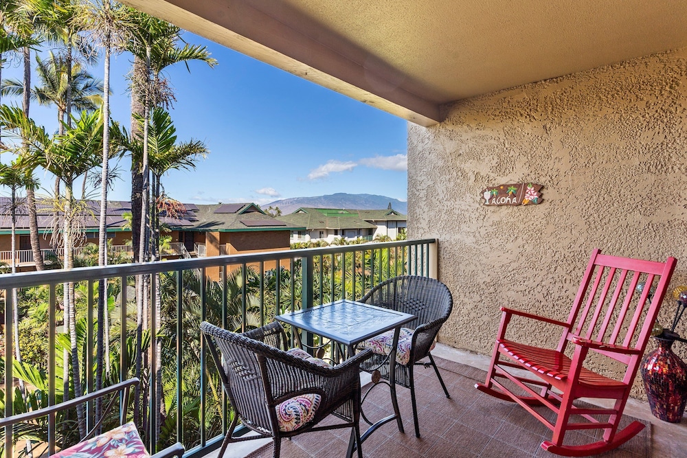 Kalama Terrace P-307 - 3rd-floor Walkup, 7 min Walk to Charley Young Beach, AC!