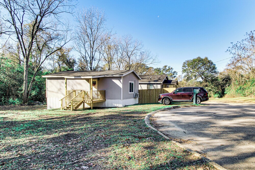 1 Mi to Dtwn Enterprise: Pet-friendly Home w/ Yard