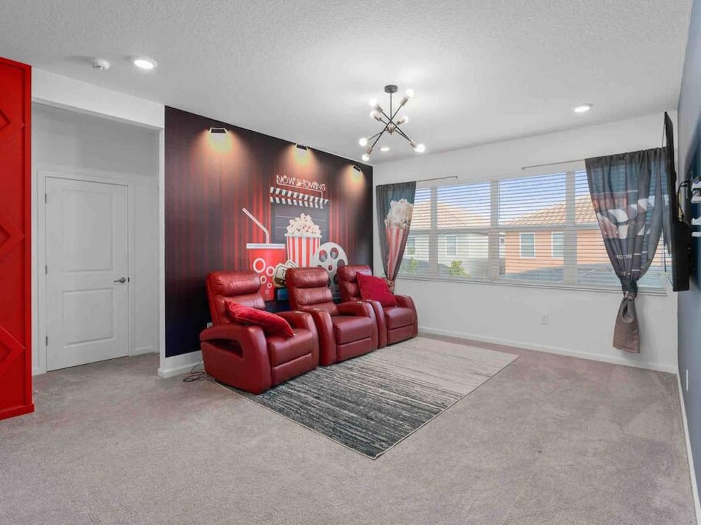 Super Blue- Sleeps 24 w Pool Movie Loft