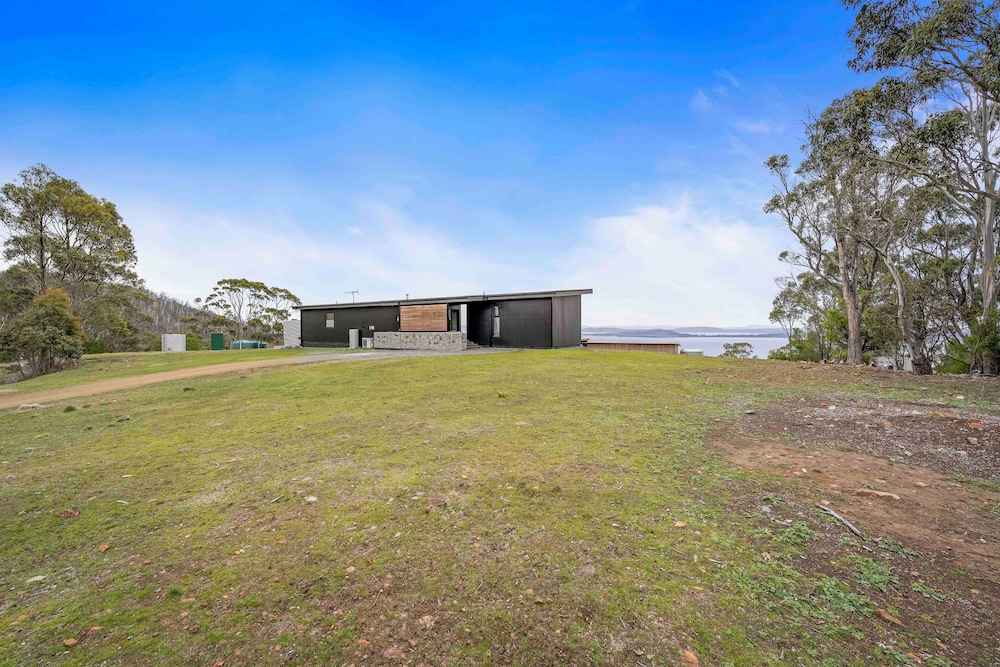The Outlook on Mount Louis – 1 Bedroom