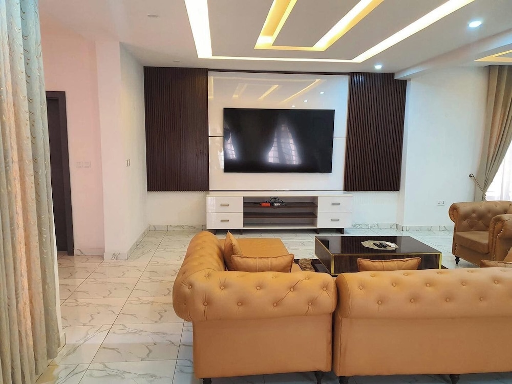 Readyhomes Shortlets and Apartments