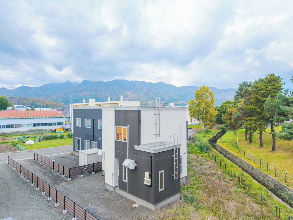 THE SHIMMER FURANO